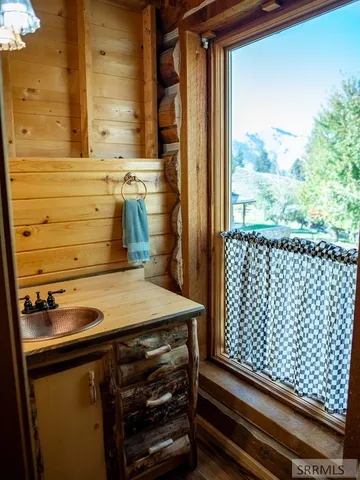 $2,400,000 | 261 4th Of July Creek Road, North Fork, ID 83466