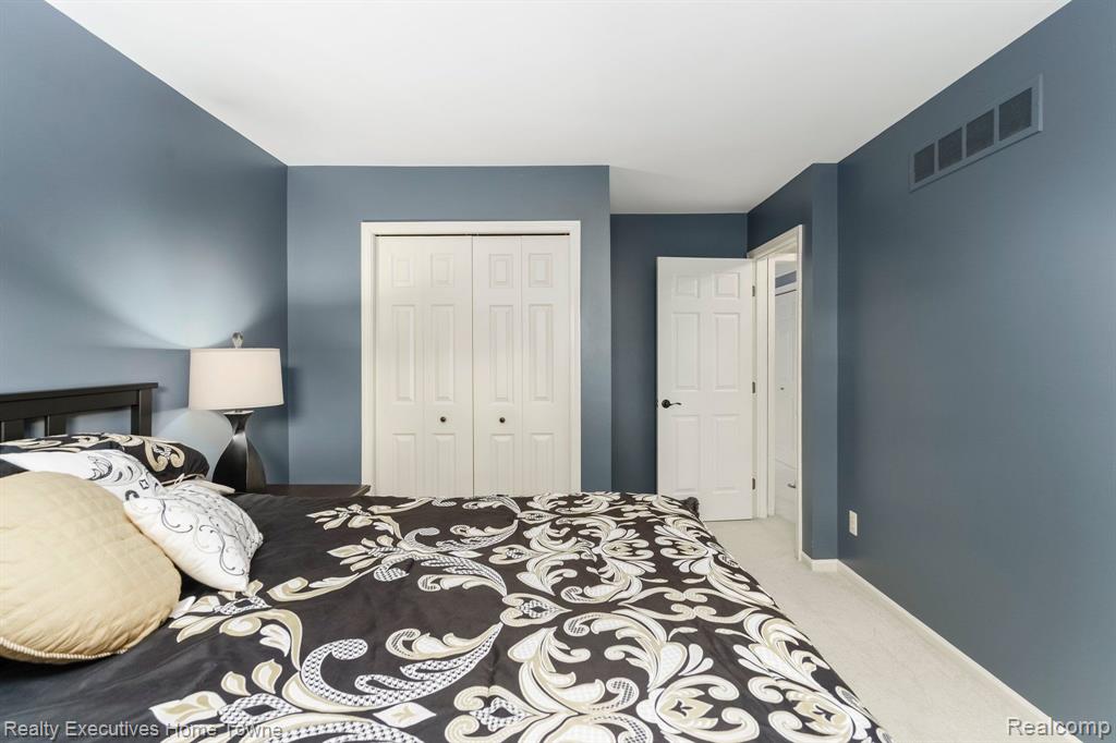 46399 Hanford Road Canton, MI 48187 - Photo 38 of 59