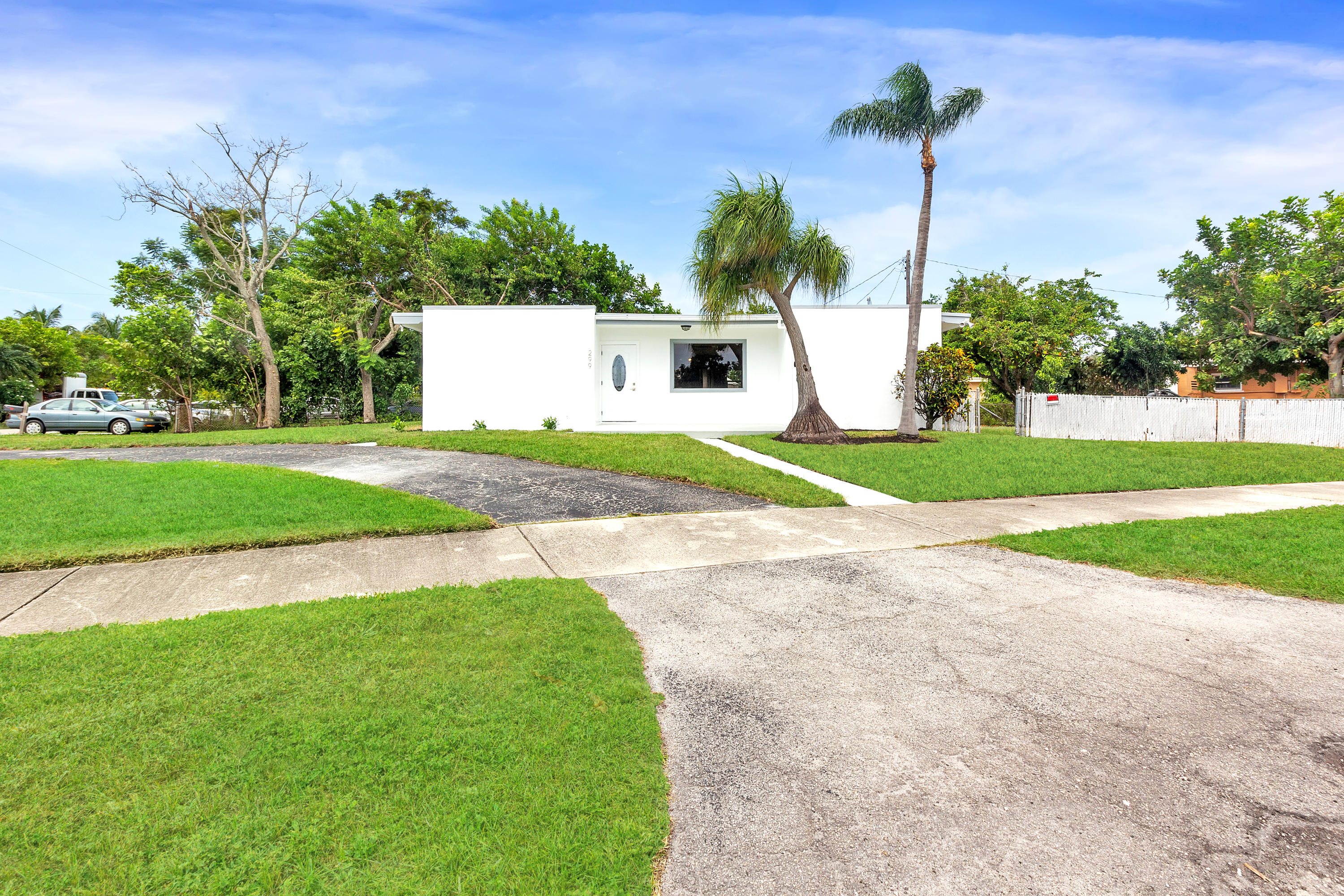 299 Kingsbridge Street Boca Raton, FL 33487 - Photo 3 of 29 IMG_6211