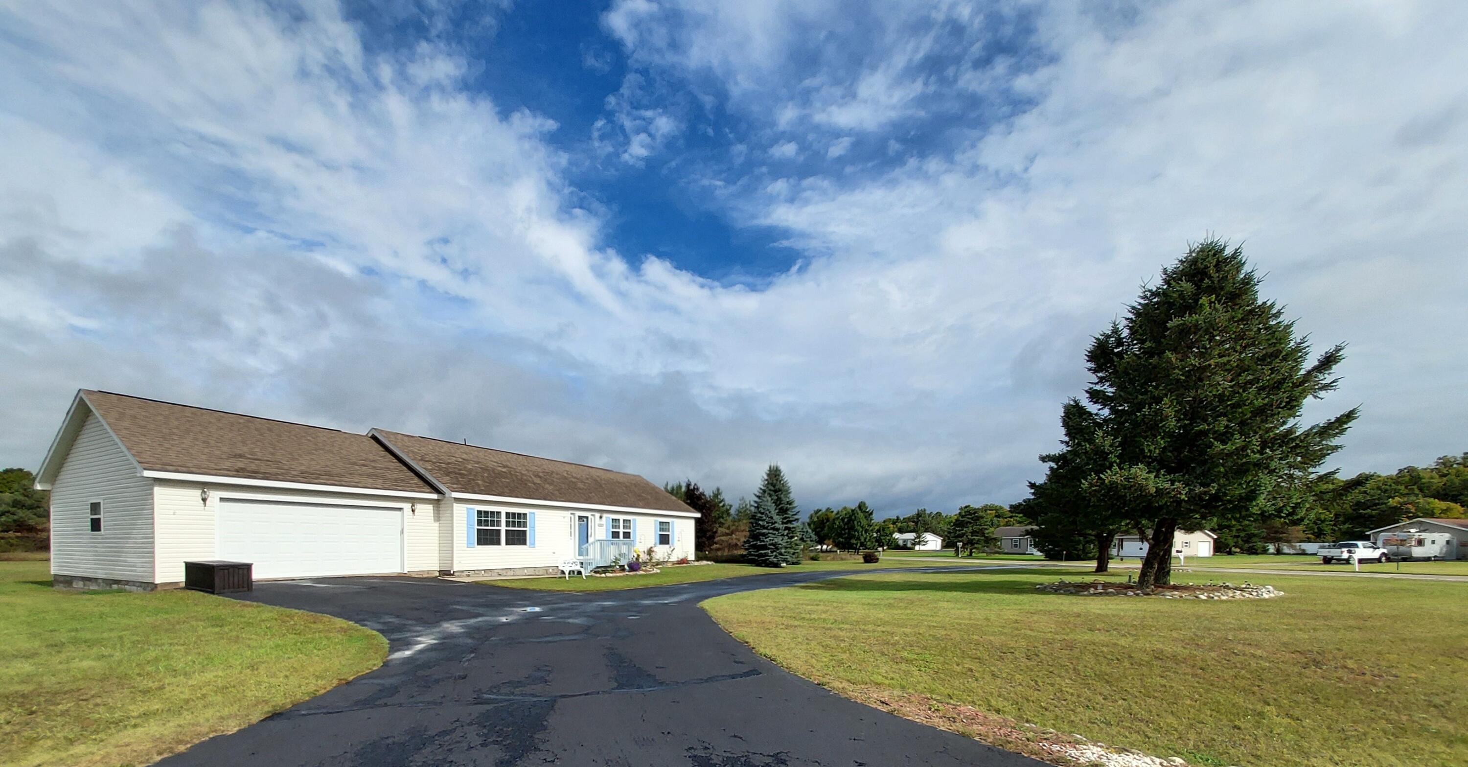 7143 Robbins Way Cheboygan, MI 49721 - Photo 1 of 24 Gallery Image 1