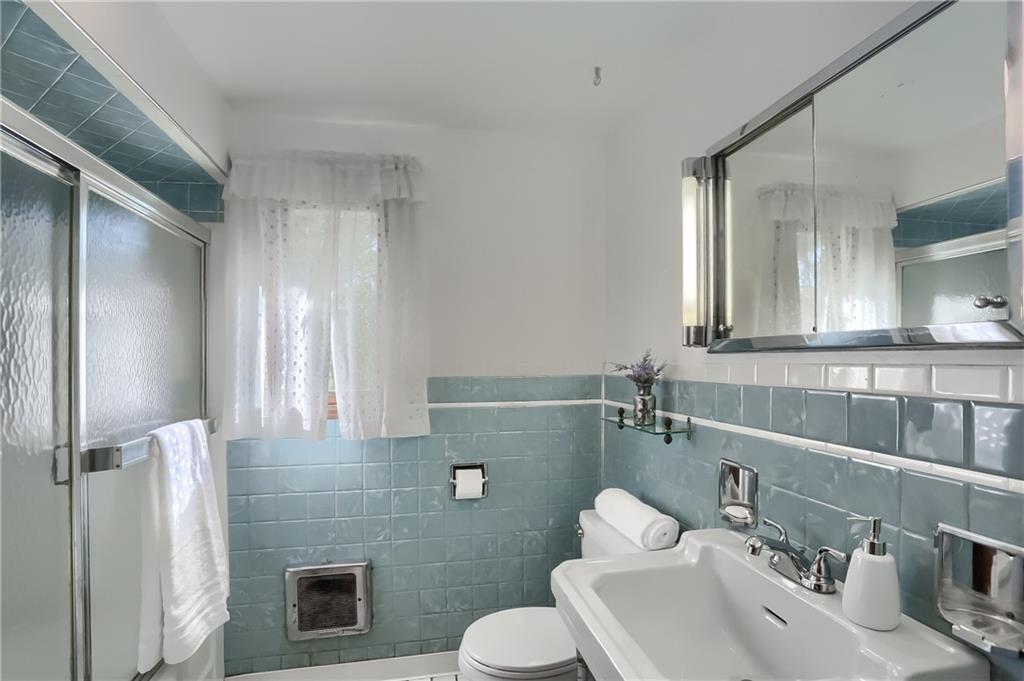 4126 Henderson Road Hickory, PA 15340 - Photo 18 of 25 a bathroom with a sink toilet and mirror