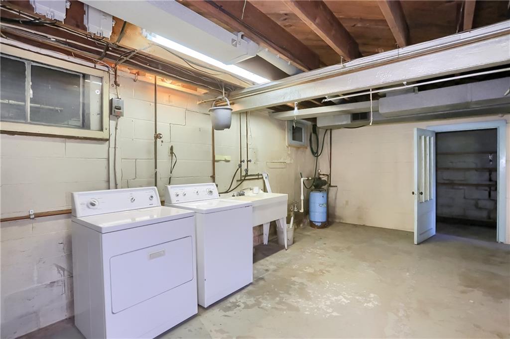 4126 Henderson Road Hickory, PA 15340 - Photo 20 of 25 a utility room with a washer and dryer