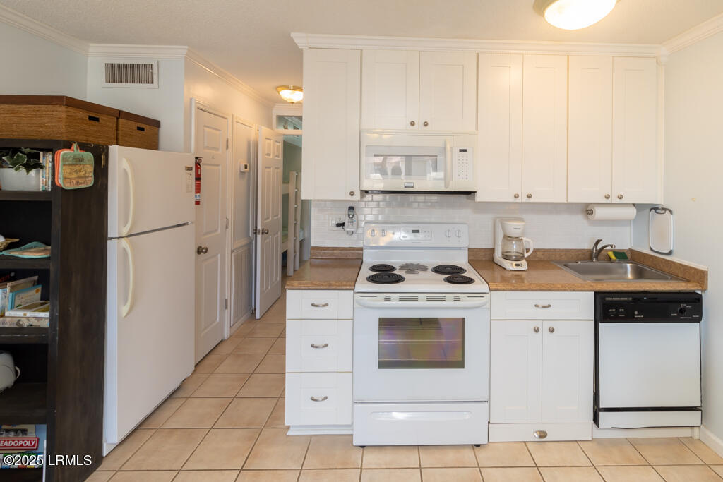 40 Folly Field Road, Unit 202B Hilton Head Island, SC 29928 - Photo 7 of 49 9W6A1659