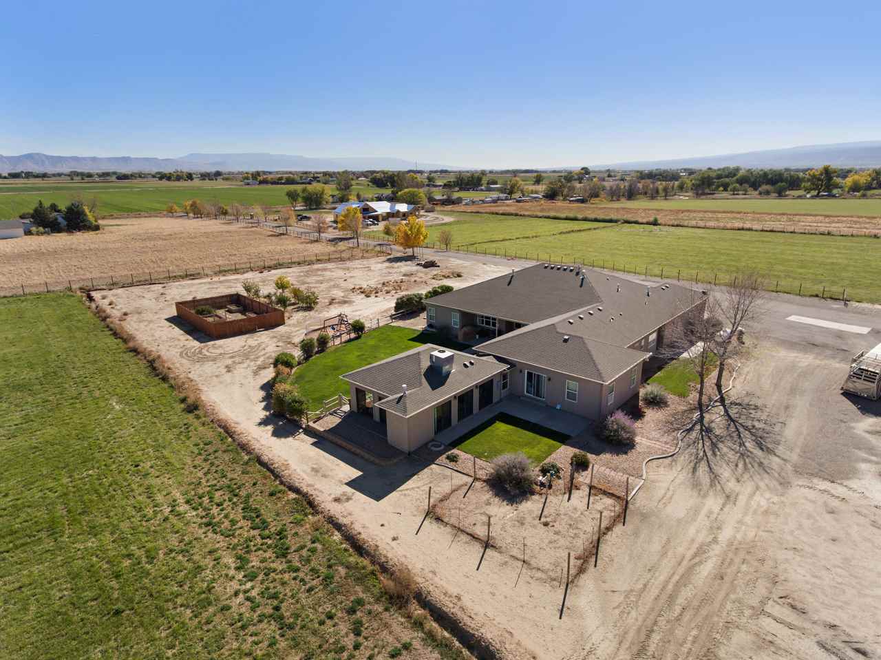 1421 19 Road Fruita, CO 81521 - Photo 13 of 36 a view of a city from a terrace