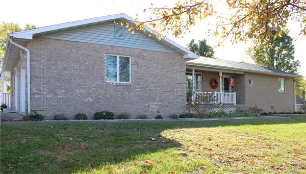 $210,000 | 421 South Vine Street, Shelbyville, IL 62565