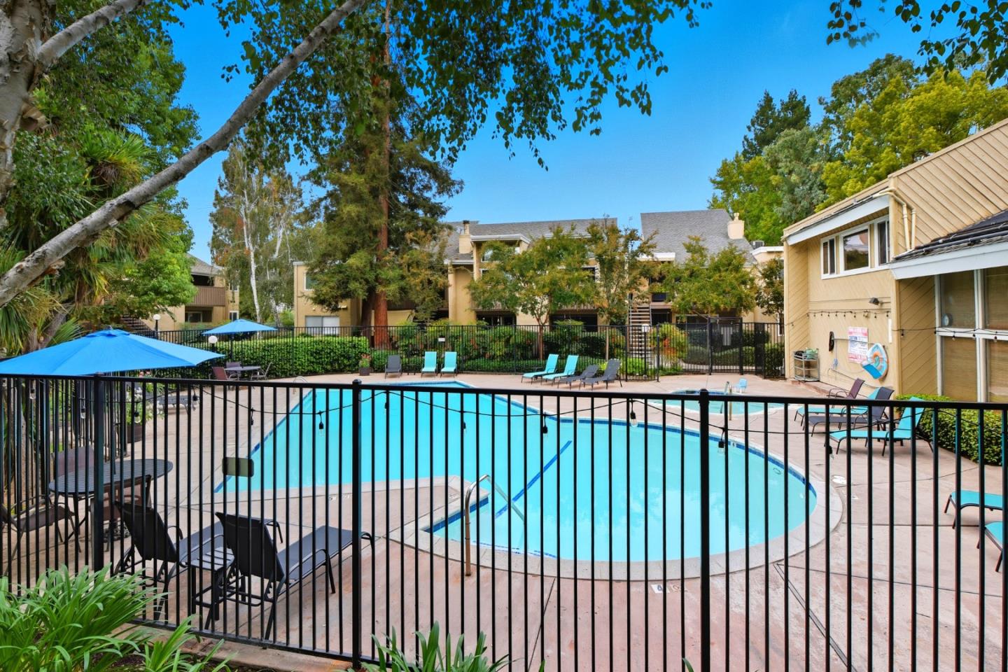 1485 De Rose Way, Unit 123 San Jose, CA 95126 - Photo 19 of 21 a view of a black gate