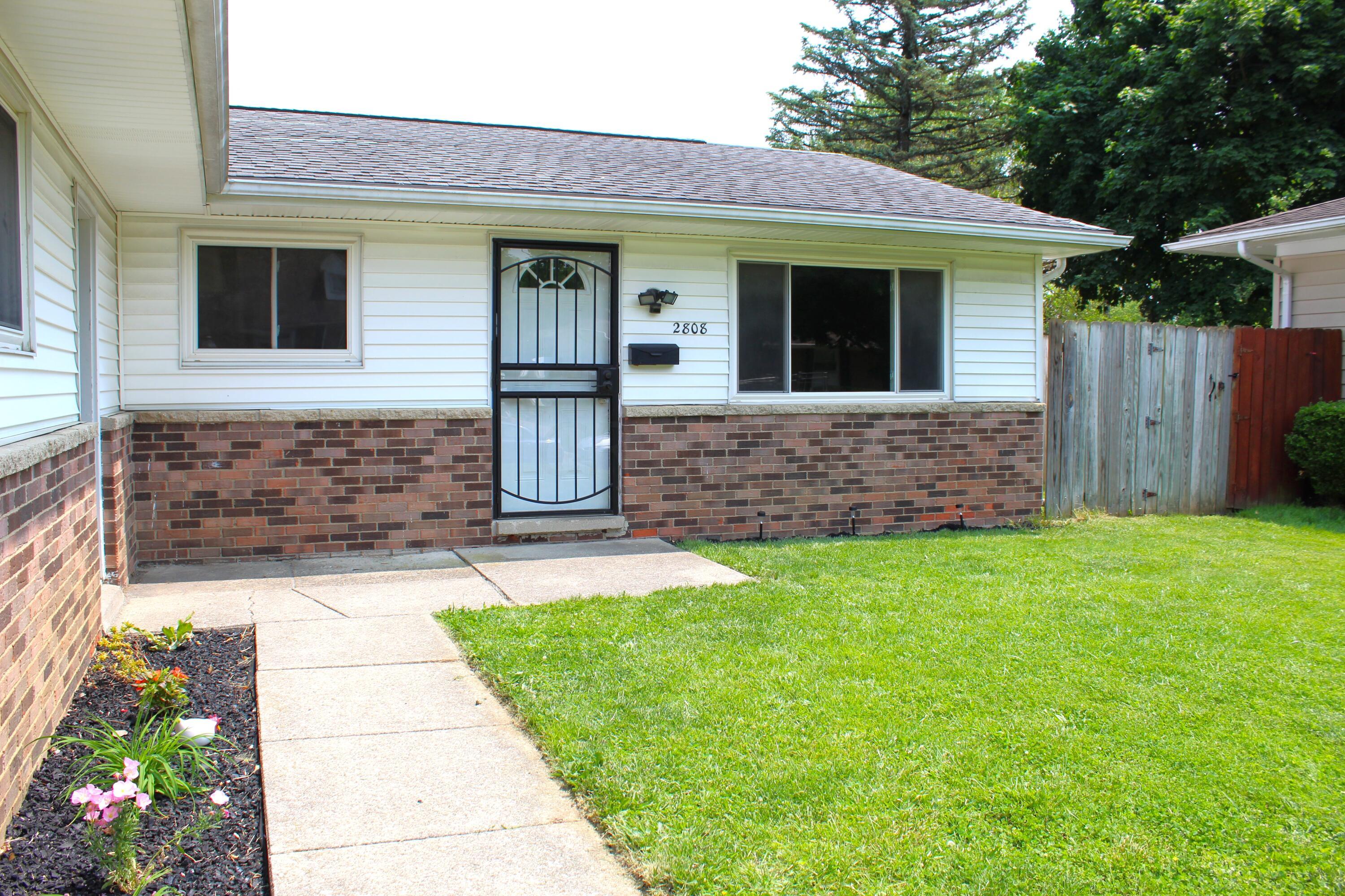 2808 Maywood Road Columbus, OH 43232 - Photo 2 of 15 Maywood front 1