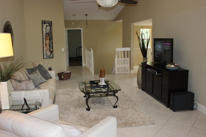 23109 Aqua View, Unit 2 Boca Raton, FL 33433 - Photo 4 of 15 Living Room