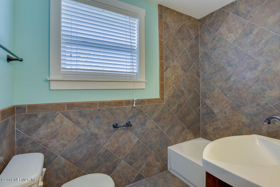 214 Glynlea Road Jacksonville, FL 32216 - Photo 14 of 24 Bathroom