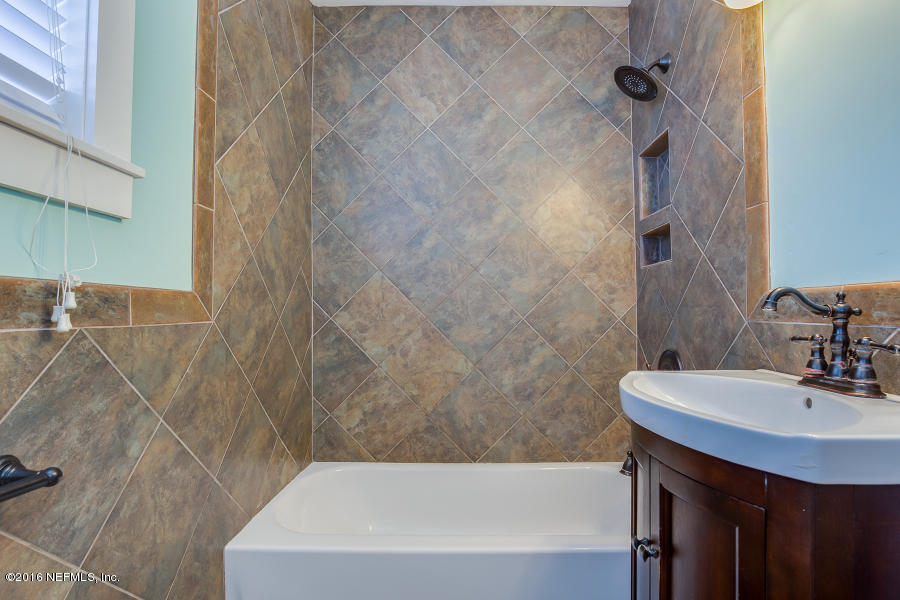 214 Glynlea Road Jacksonville, FL 32216 - Photo 15 of 24 Bathroom