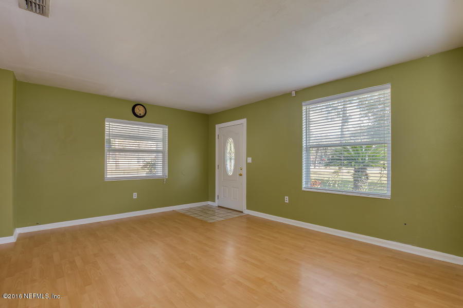 214 Glynlea Road Jacksonville, FL 32216 - Photo 3 of 24 Living Room
