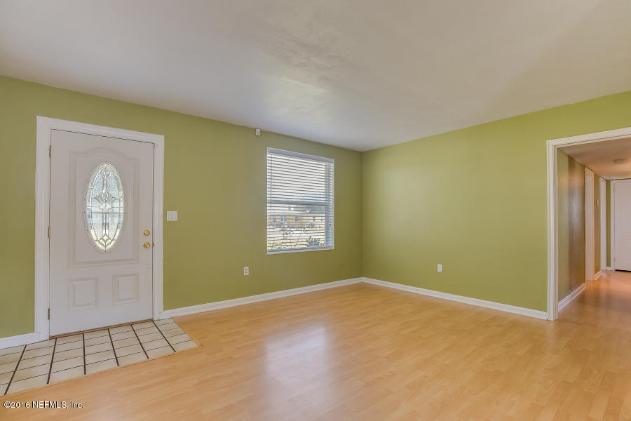 214 Glynlea Road Jacksonville, FL 32216 - Photo 4 of 24 Living Room