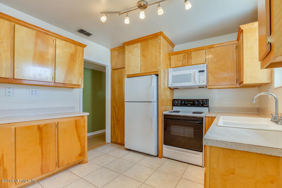 214 Glynlea Road Jacksonville, FL 32216 - Photo 6 of 24 Kitchen