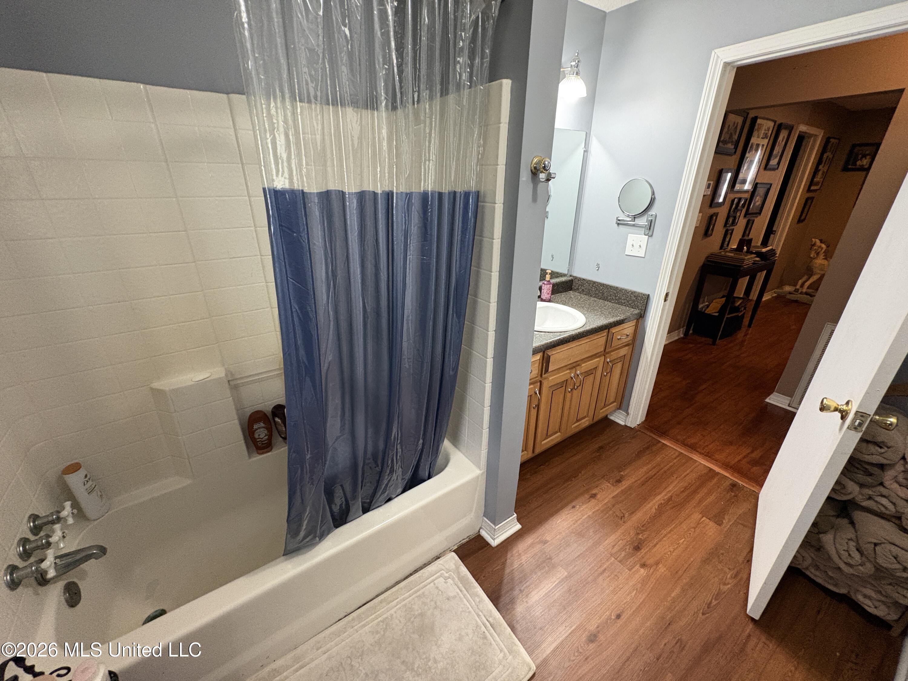 13704 Coleman Street Moss Point, MS 39562 - Photo 31 of 50 Upstairs Bathroom