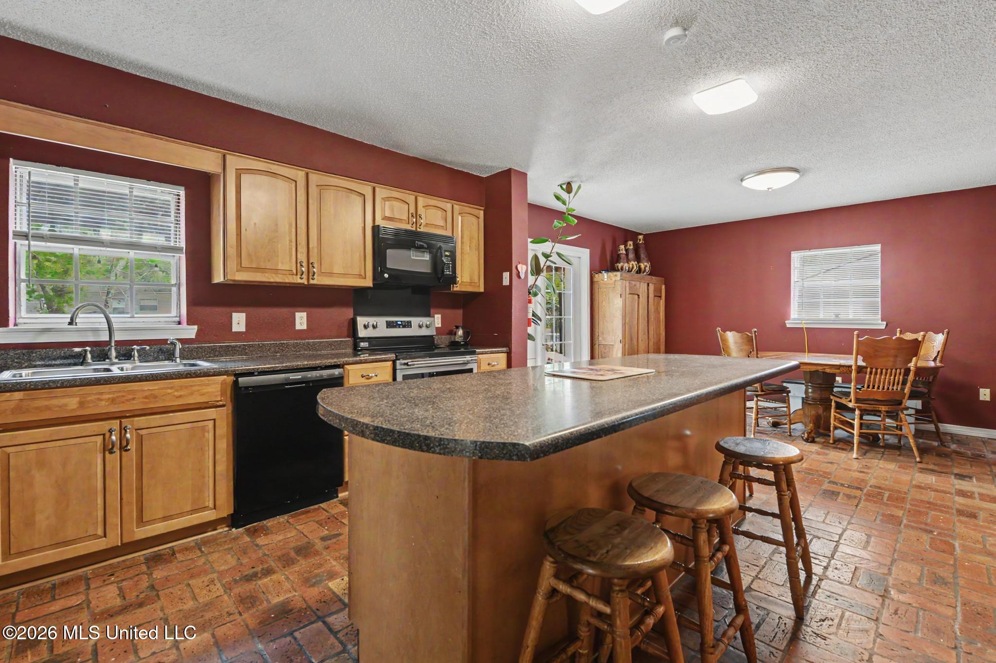 13704 Coleman Street Moss Point, MS 39562 - Photo 7 of 43 007