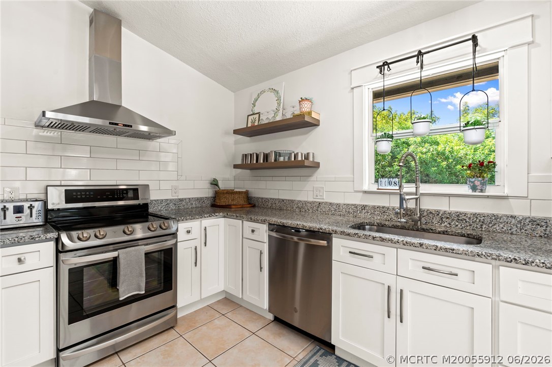 4401 Southeast Satinleaf Place Stuart, FL 34997 - Photo 10 of 51 Kitchen