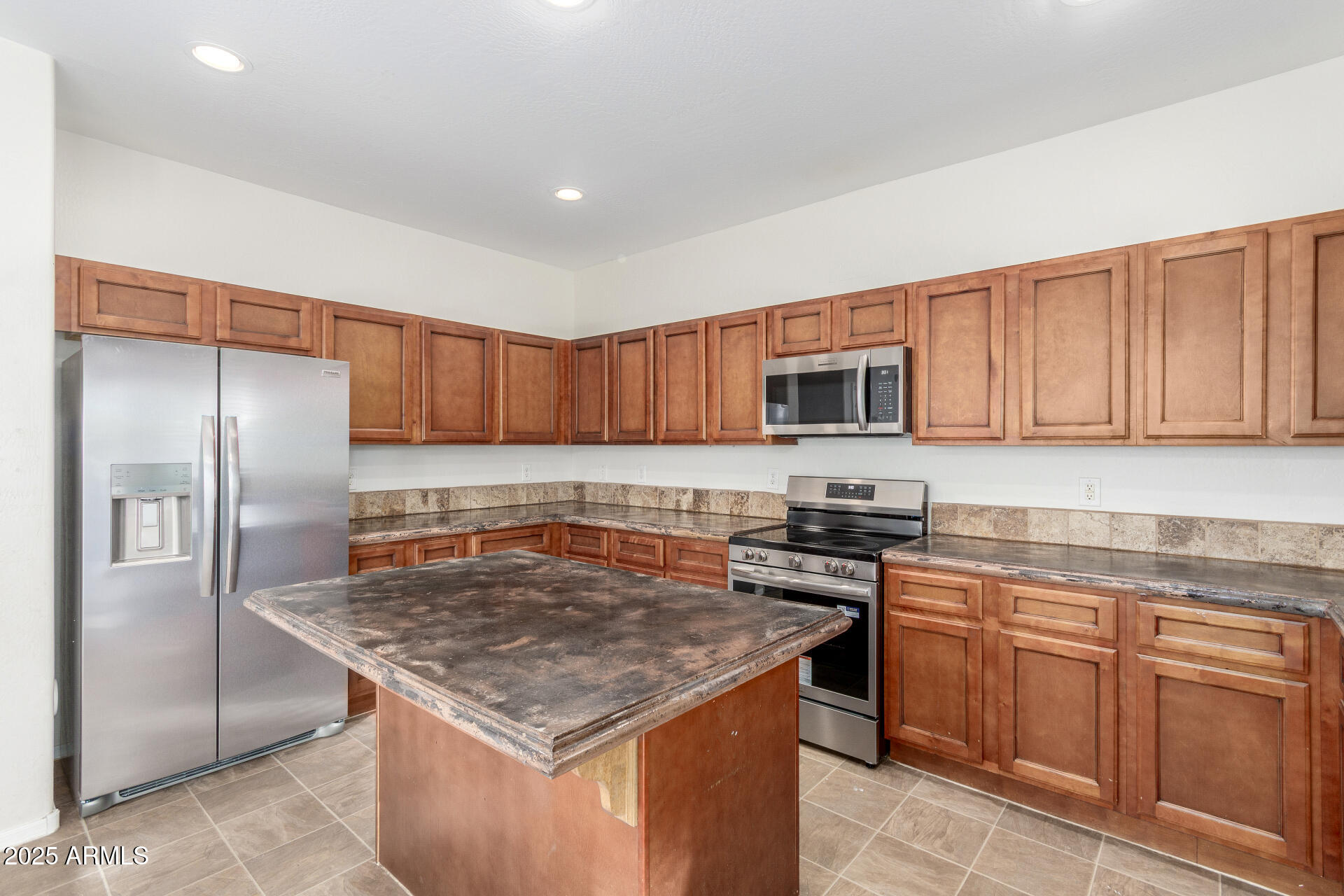 8849 West Cordes Road Tolleson, AZ 85353 - Photo 11 of 33 a kitchen with a stove a sink and a refrigerator
