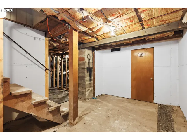 a view of entryway and hall