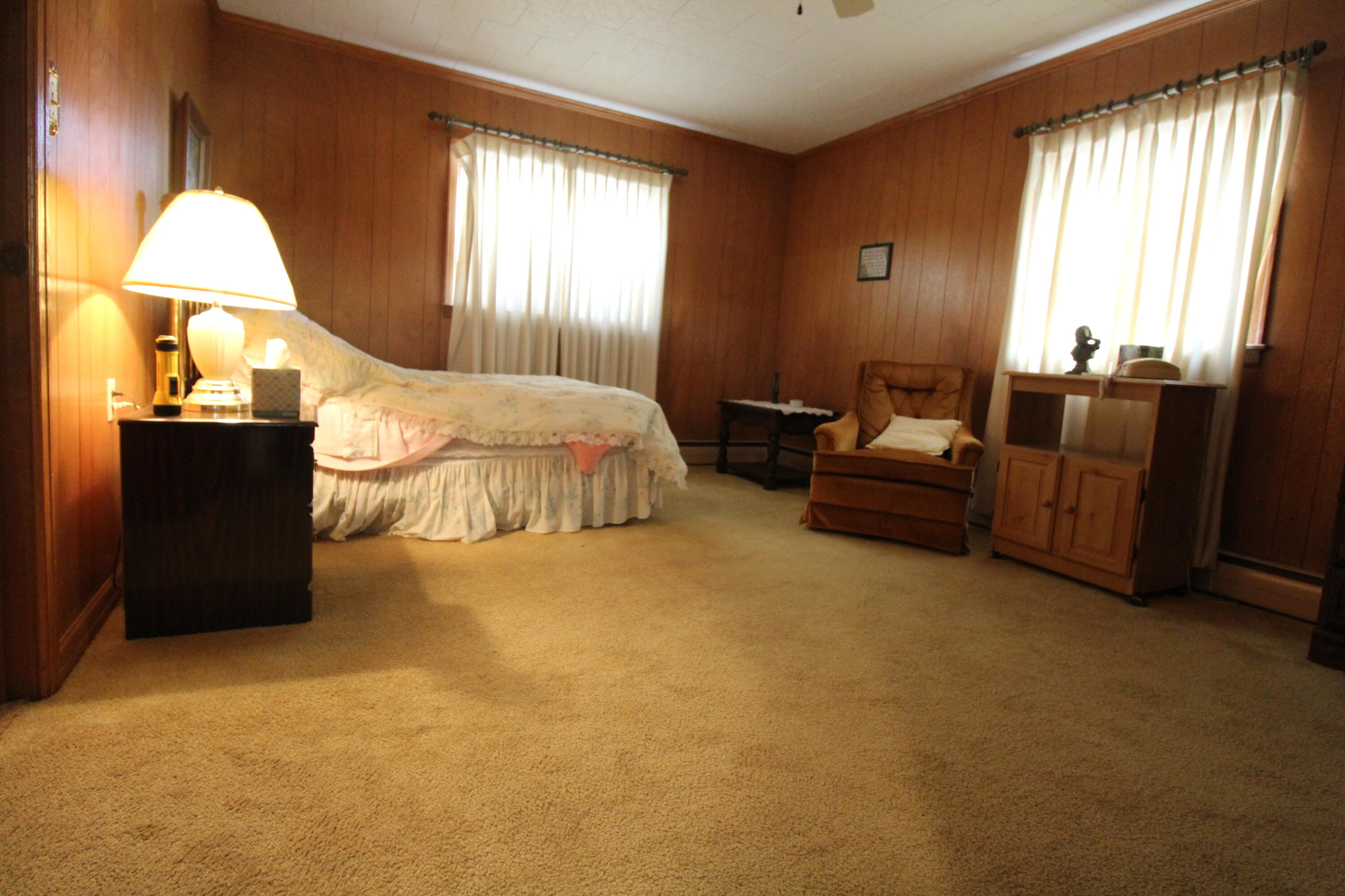 118 Central Avenue Hinton, WV 25951 - Photo 13 of 34 Master Bedroom