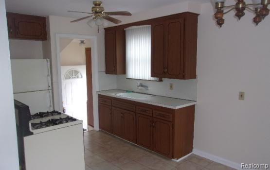 23026 Normandy Avenue Eastpointe, MI 48021 - Photo 3 of 12
