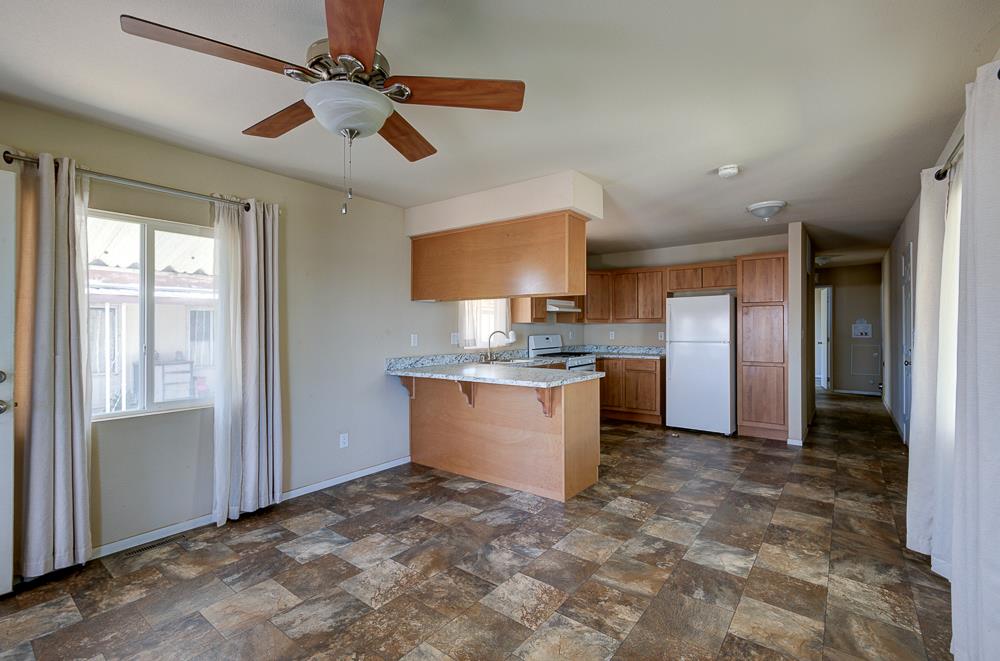 1218 East Cleveland Avenue, Unit 19 Madera, CA 93638 - Photo 8 of 18