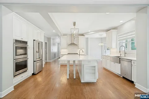 $1,899,000 | 109 Blauvelt Avenue, Ho-Ho-Kus, NJ 07423