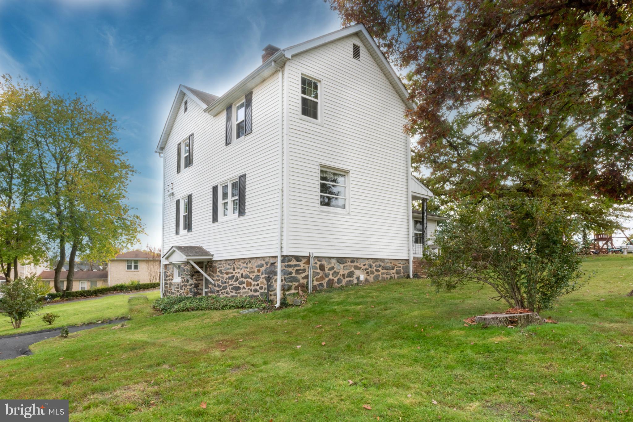 6801 Johnnycake Road Baltimore, MD 21228 - Photo 7 of 38