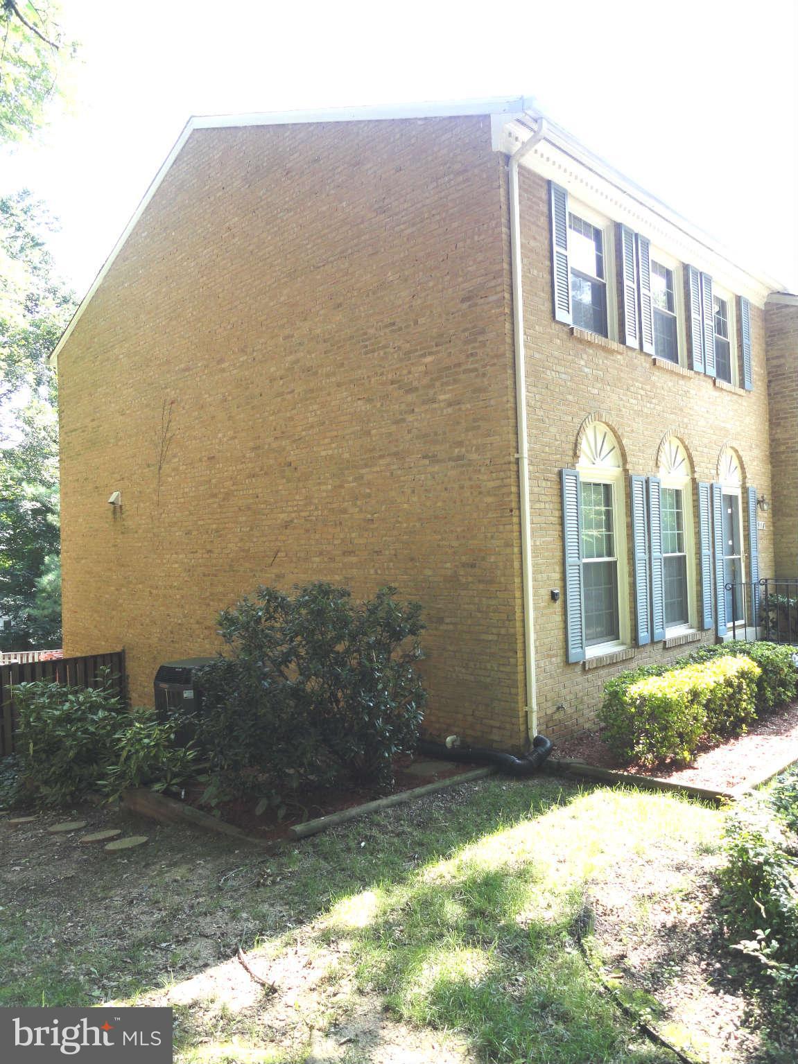 9118 Fisteris Court Springfield, VA 22152 - Photo 2 of 30 Exterior Side