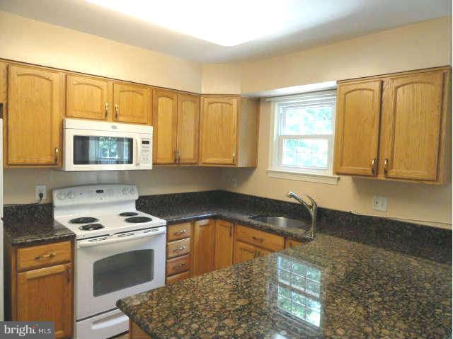 9118 Fisteris Court Springfield, VA 22152 - Photo 14 of 30 Kitchen