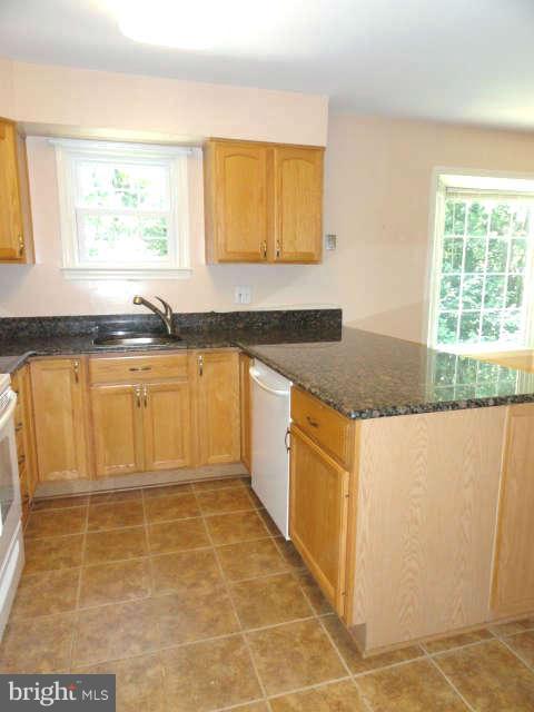 9118 Fisteris Court Springfield, VA 22152 - Photo 15 of 30 Kitchen