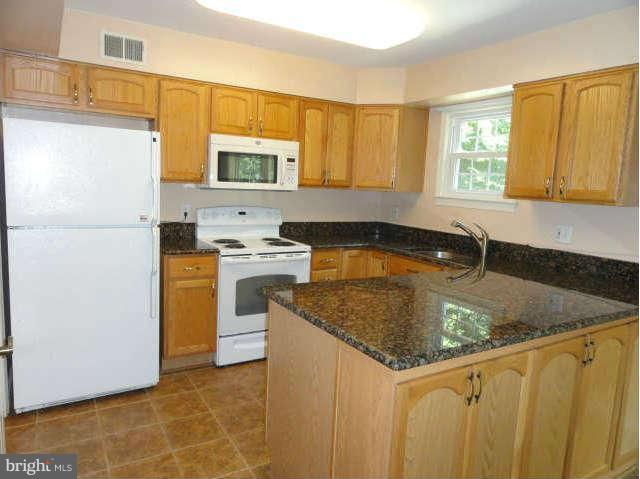 9118 Fisteris Court Springfield, VA 22152 - Photo 16 of 30 Kitchen