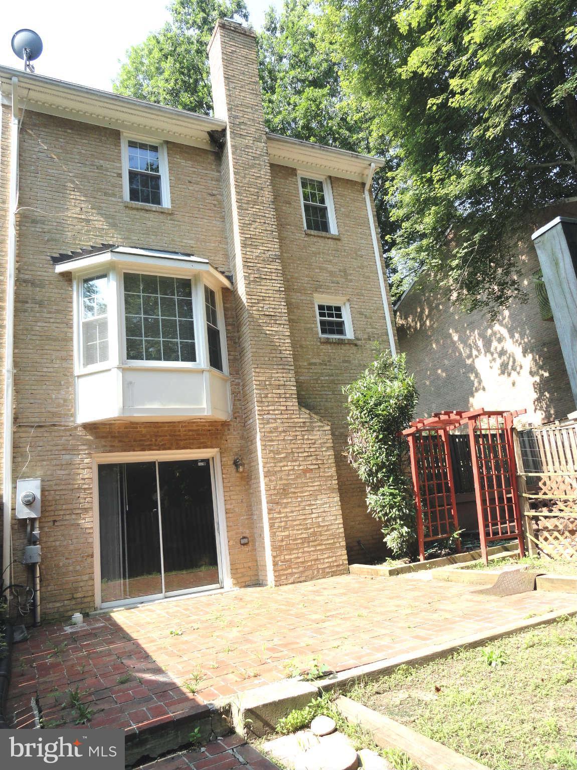 9118 Fisteris Court Springfield, VA 22152 - Photo 3 of 30 Exterior Rear