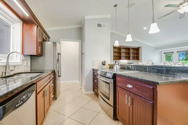 $1,750 | 100 Bay Point Drive, Unit 13, Horseshoe Bay, TX 78657