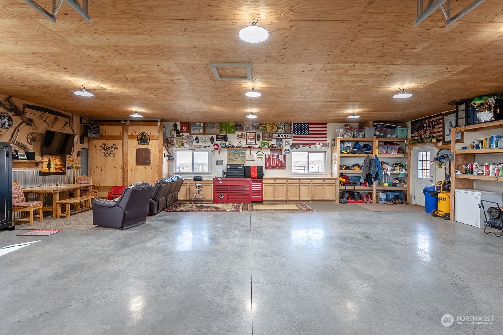 8079 Ne Road North Moses Lake, WA 98837 - Photo 14 of 26 a view of livingroom with furniture