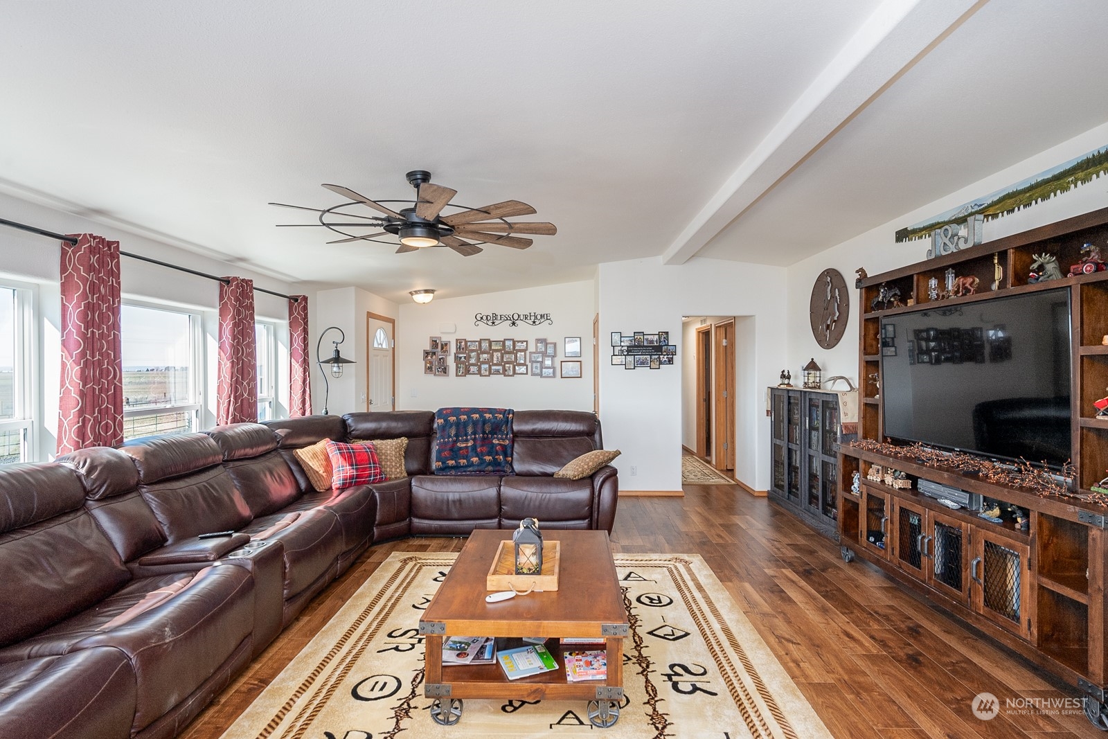 8079 Ne Road North Moses Lake, WA 98837 - Photo 16 of 26 a living room with furniture and a flat screen tv
