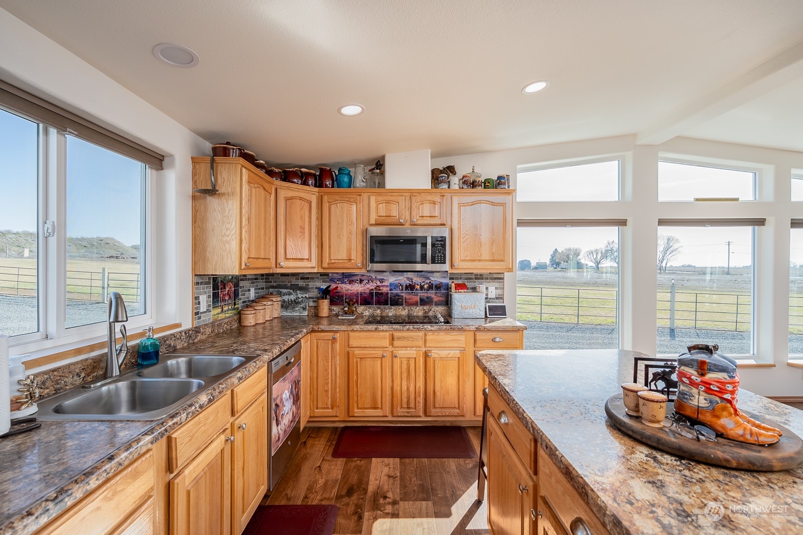 8079 Ne Road North Moses Lake, WA 98837 - Photo 26 of 26 a kitchen with lots of counter top space