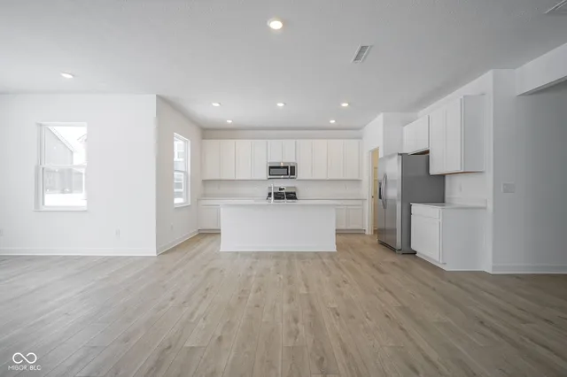 $439,995 | 7600 Fallsworth Drive, Avon, IN 46123