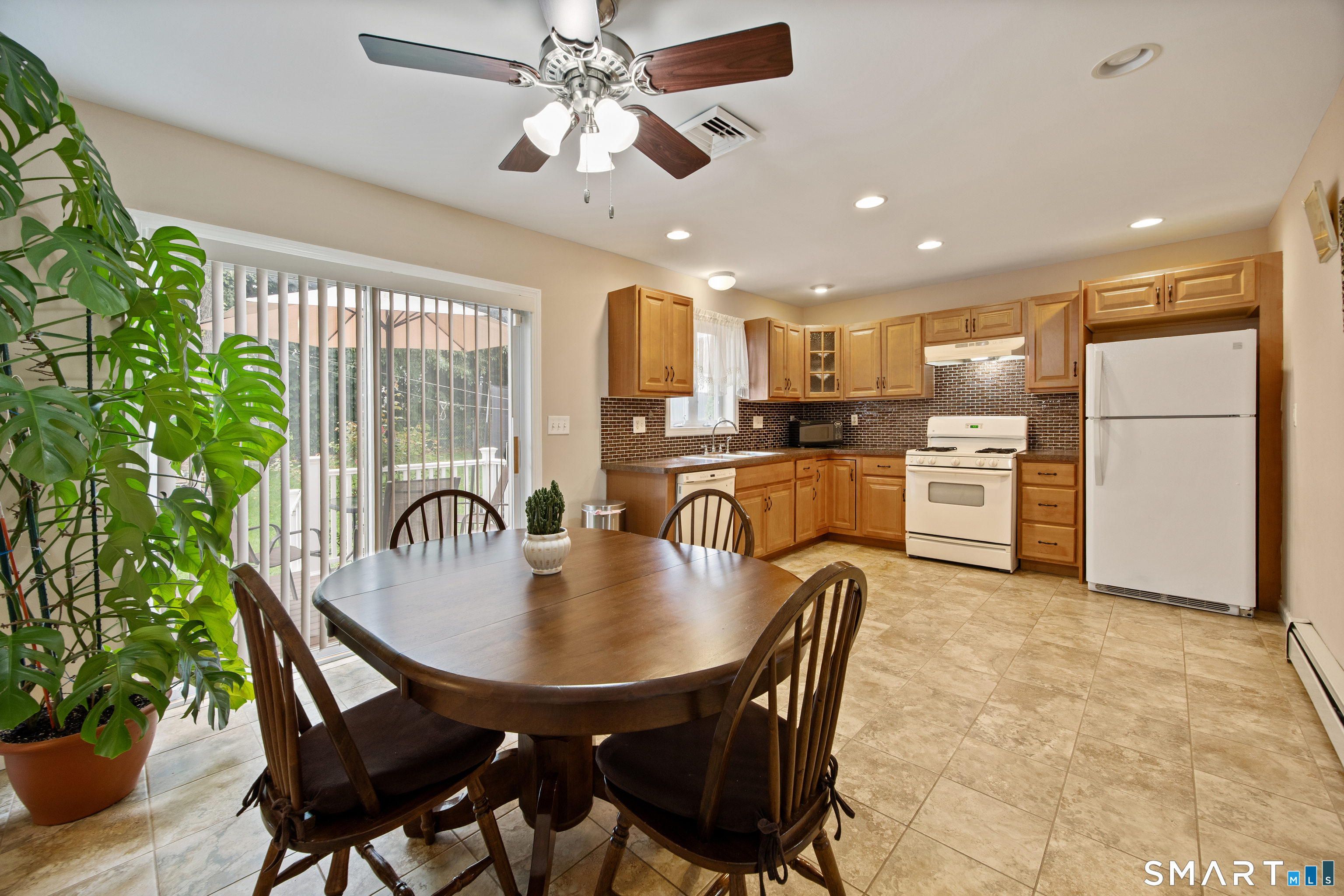124 Russell Street Waterbury, CT 06708 - Photo 8 of 28 Gallery Image 8