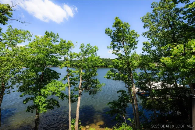 $995,000 | 17023 East Seminole Drive, Rocky Mount, MO 65072