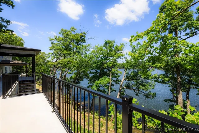 $995,000 | 17023 East Seminole Drive, Rocky Mount, MO 65072