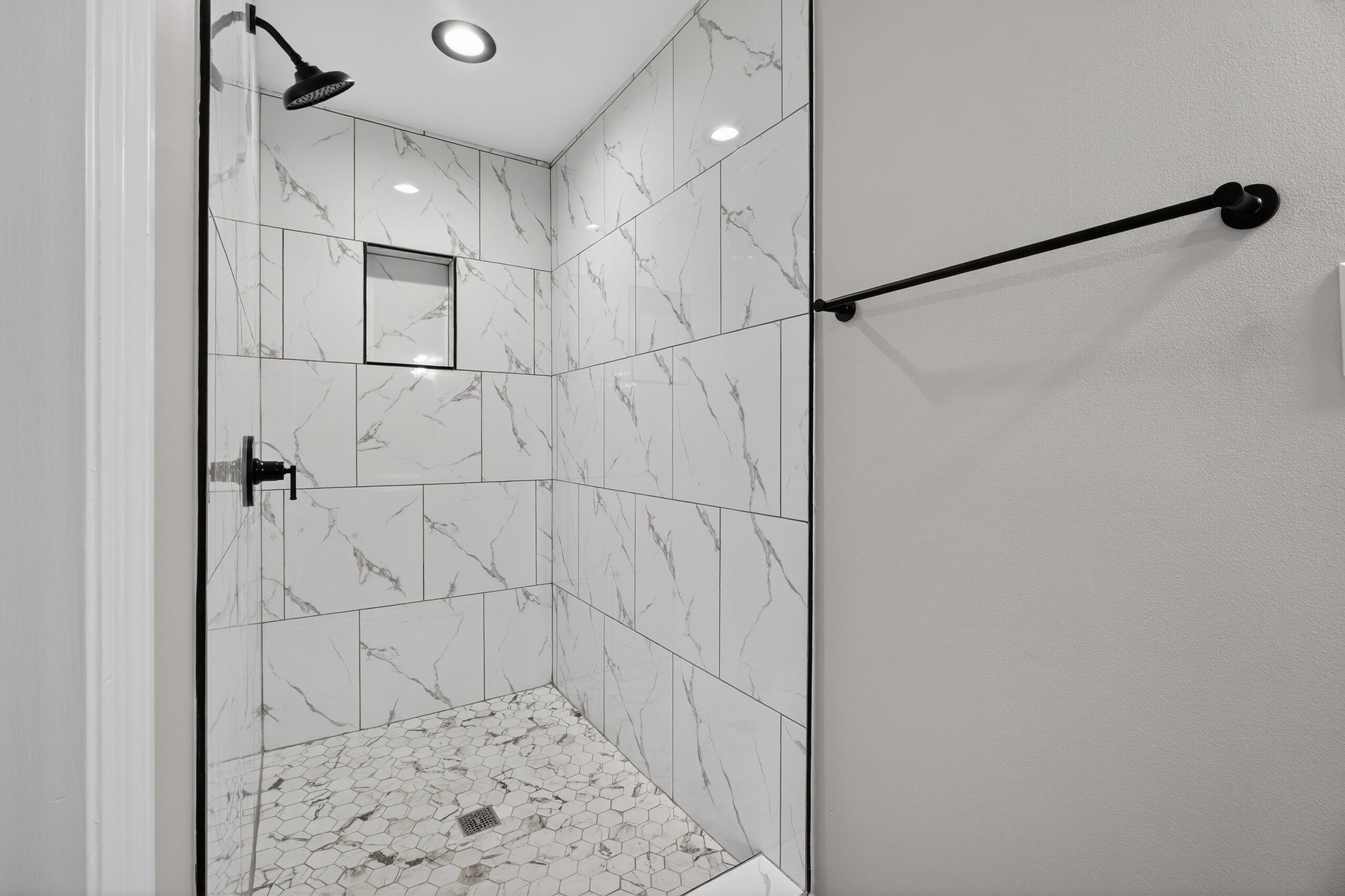 1621 Pendleton Road Augusta, GA 30904 - Photo 14 of 25 Owner Bath Walk-in Shower