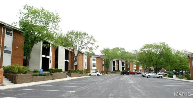 $149,000 | 1969 Green Glen Drive, Unit 303, St. Louis, MO 63122