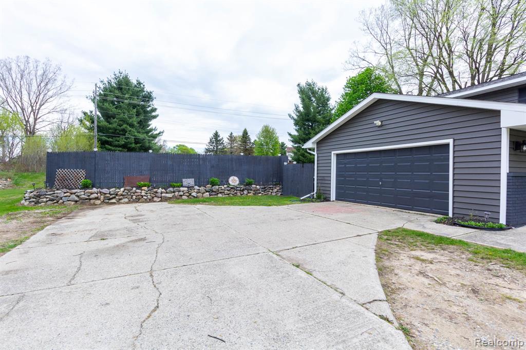 1337 Haines Road Lapeer, MI 48446 - Photo 4 of 41