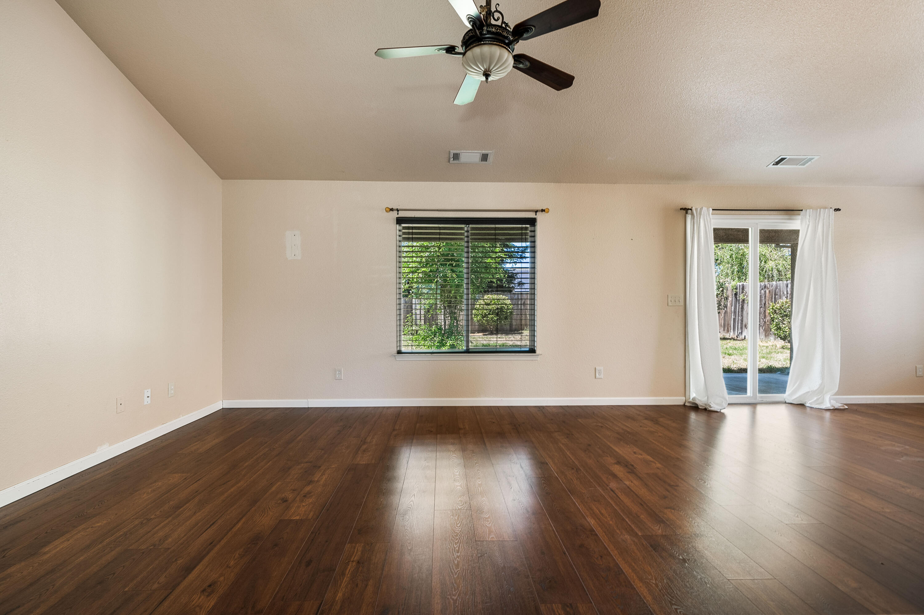 3493 Nathan Drive Anderson, CA 96007 - Photo 4 of 35 IMG-04