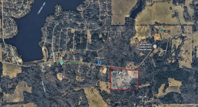 a black and white photo of a small white wall