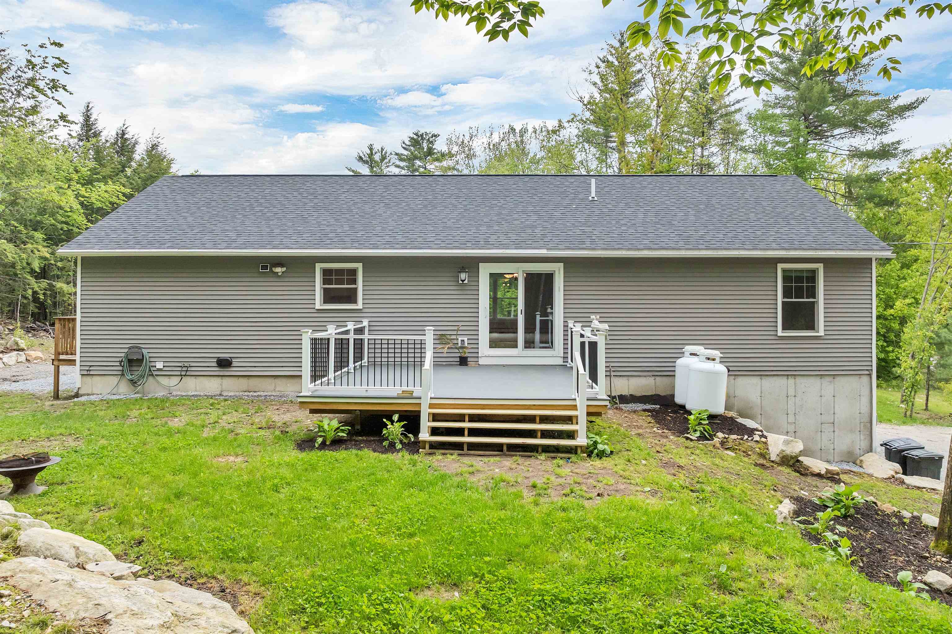 10 Call Road Webster, NH 03303 - Photo 3 of 54