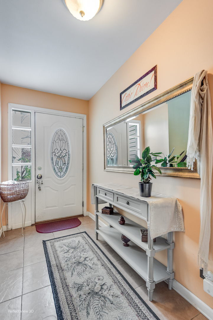 565 Emerson Circle Bolingbrook, IL 60440 - Photo 2 of 24