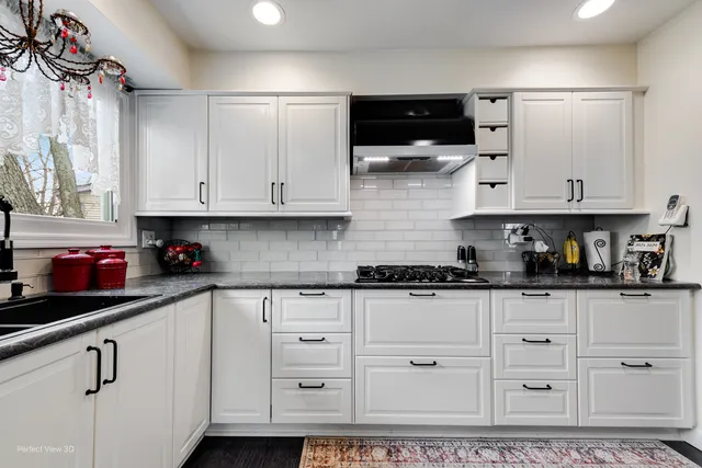 $368,900 | 565 Emerson Circle, Bolingbrook, IL 60440