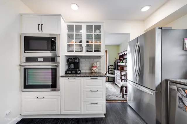 $368,900 | 565 Emerson Circle, Bolingbrook, IL 60440