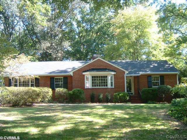 7705 Wood Road Richmond, VA 23229 - Photo 1 of 12 Exterior Front - 7705 Wood Road lcoated in Westham